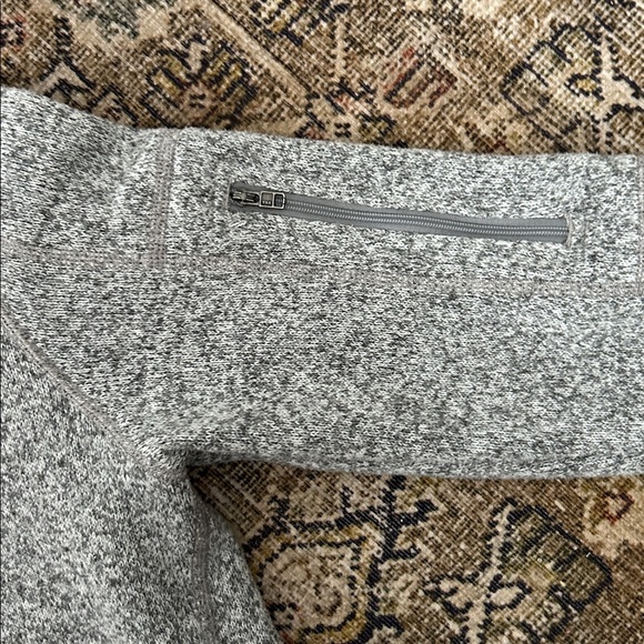 Women’s Patagonia Sweater - Picture 2 of 12